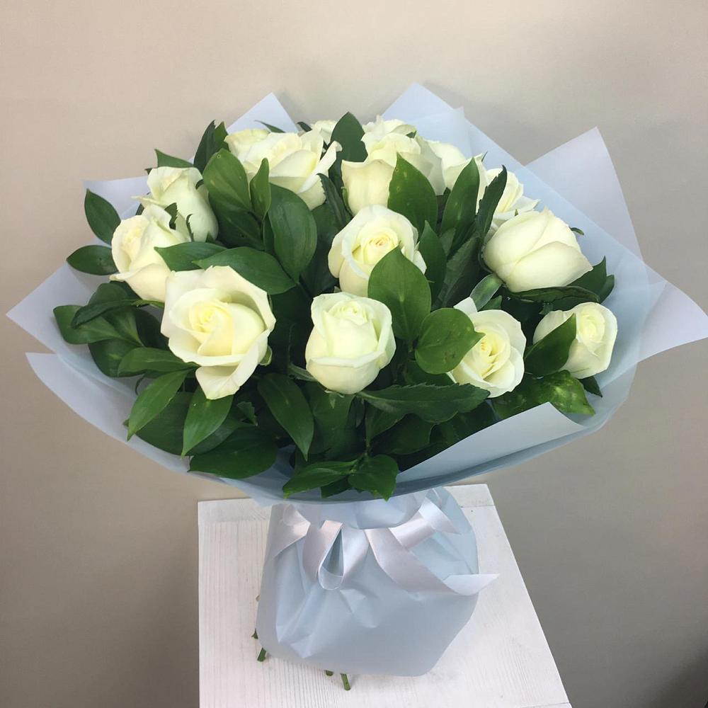 Букет 15 Белых роз Проуд в Заозерном