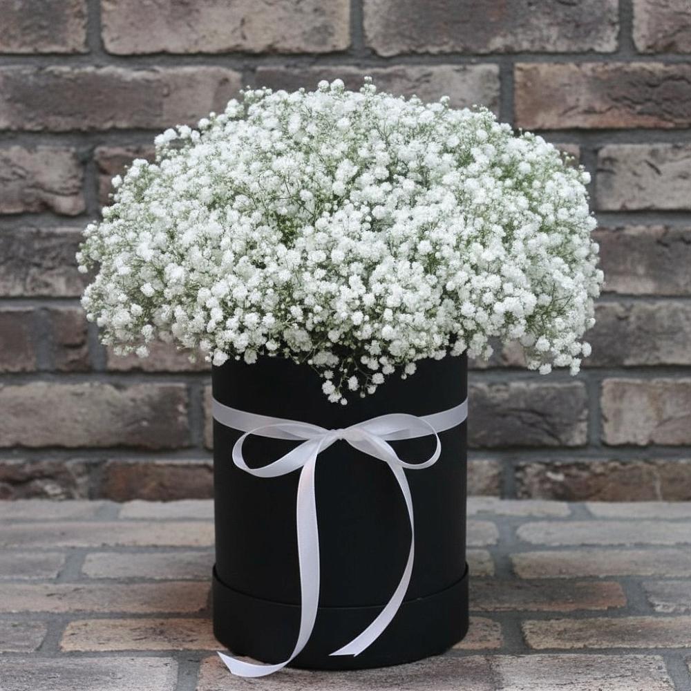 Цветочная композиция из Гипсофила в шляпной коробке в Заозерном