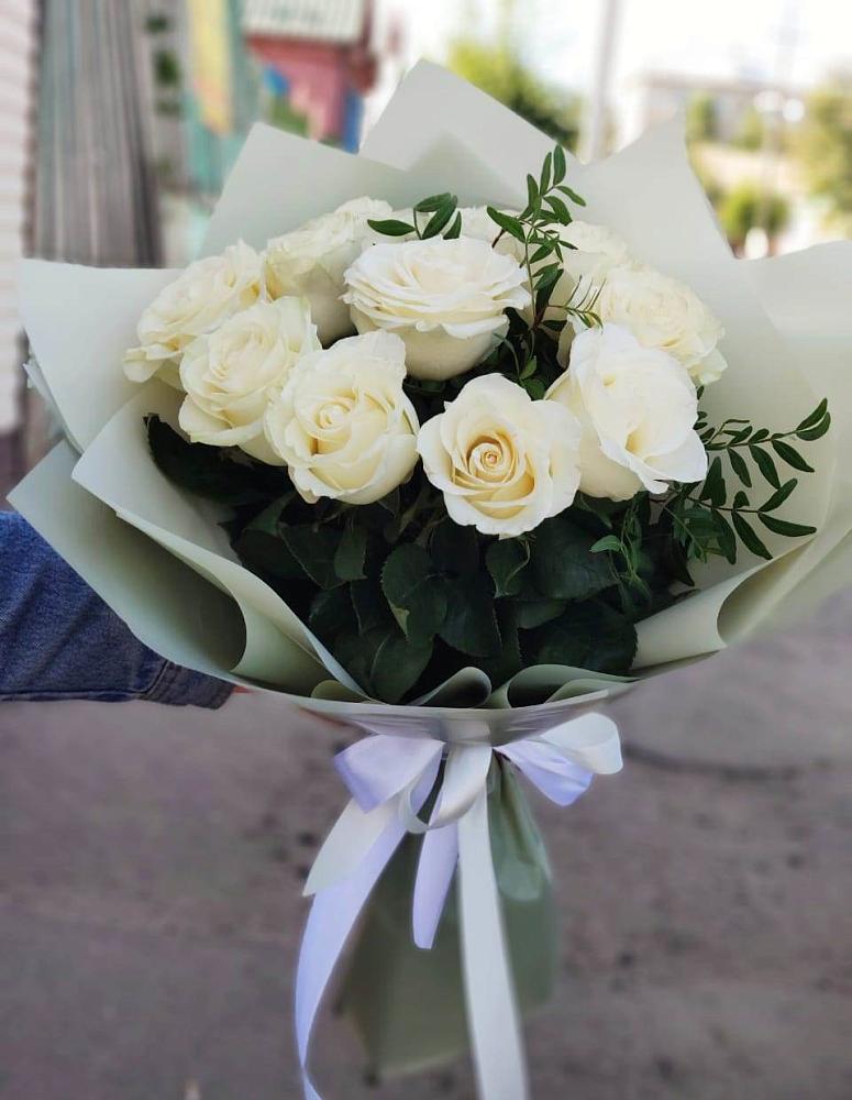 Букет Белые розы Проуд в Заозерном