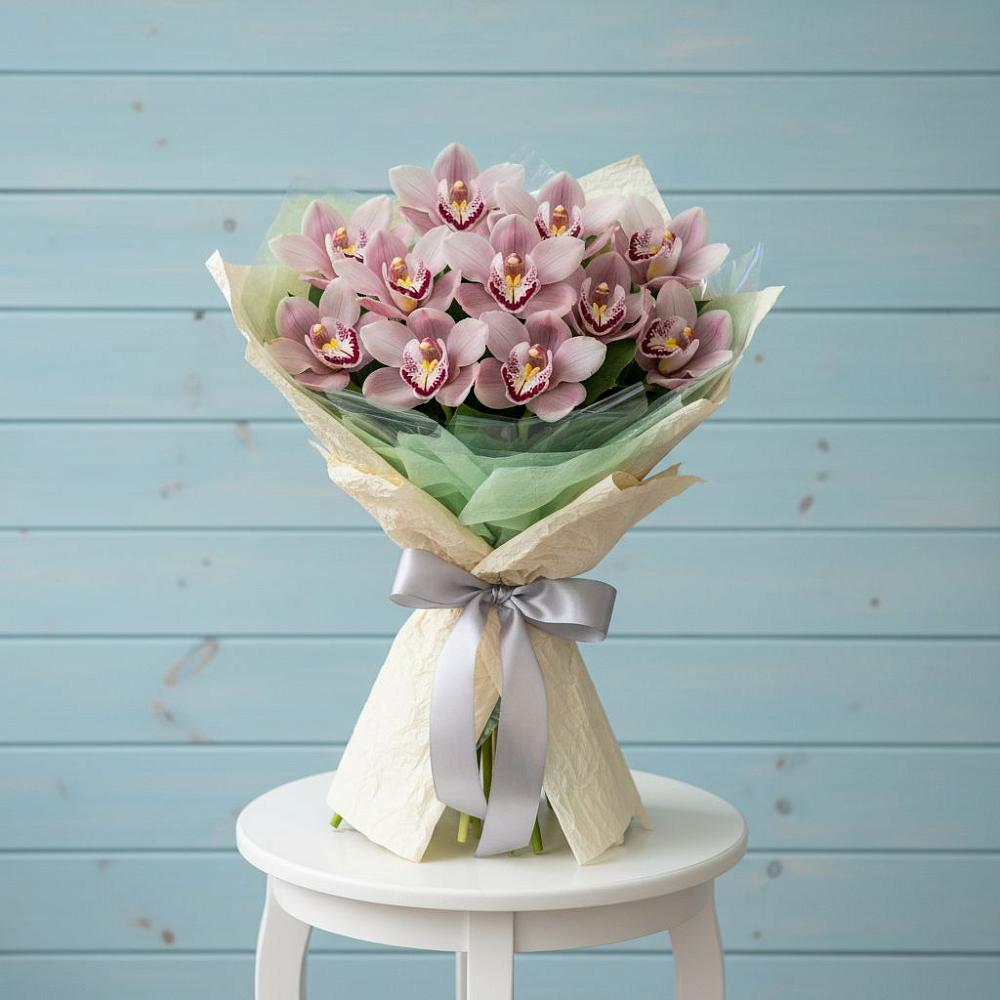 Букет цветов из: Орхидеи и Розы в Заозерном