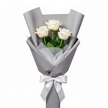 Букет 3 белые розы в Заозерном