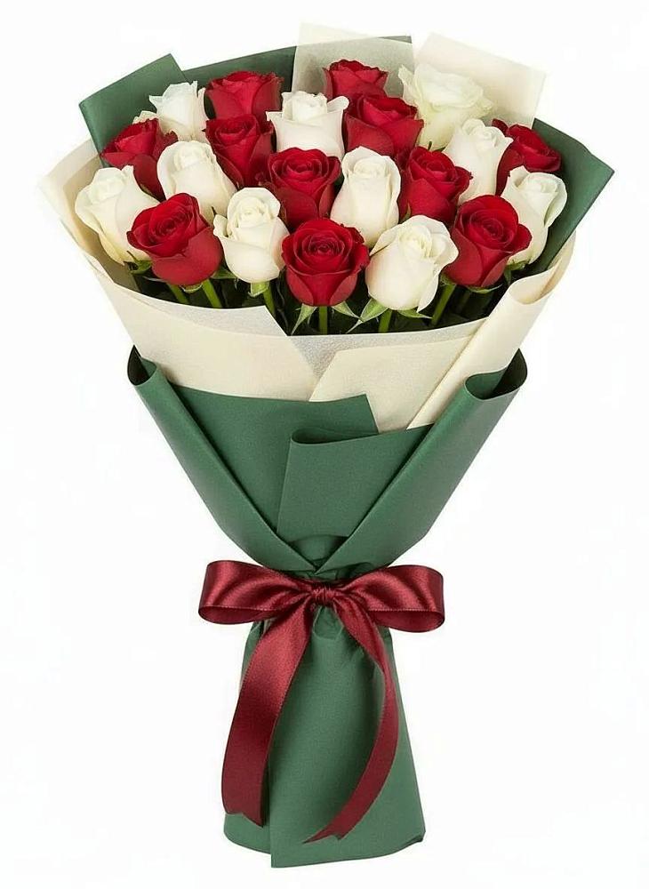 Букет Микс из красных и белых роз в Заозерном