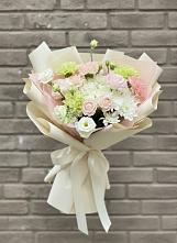 Букет цветов из:  Гвоздики, Розы, Лизиантусы и Хризантемы в Заозерном