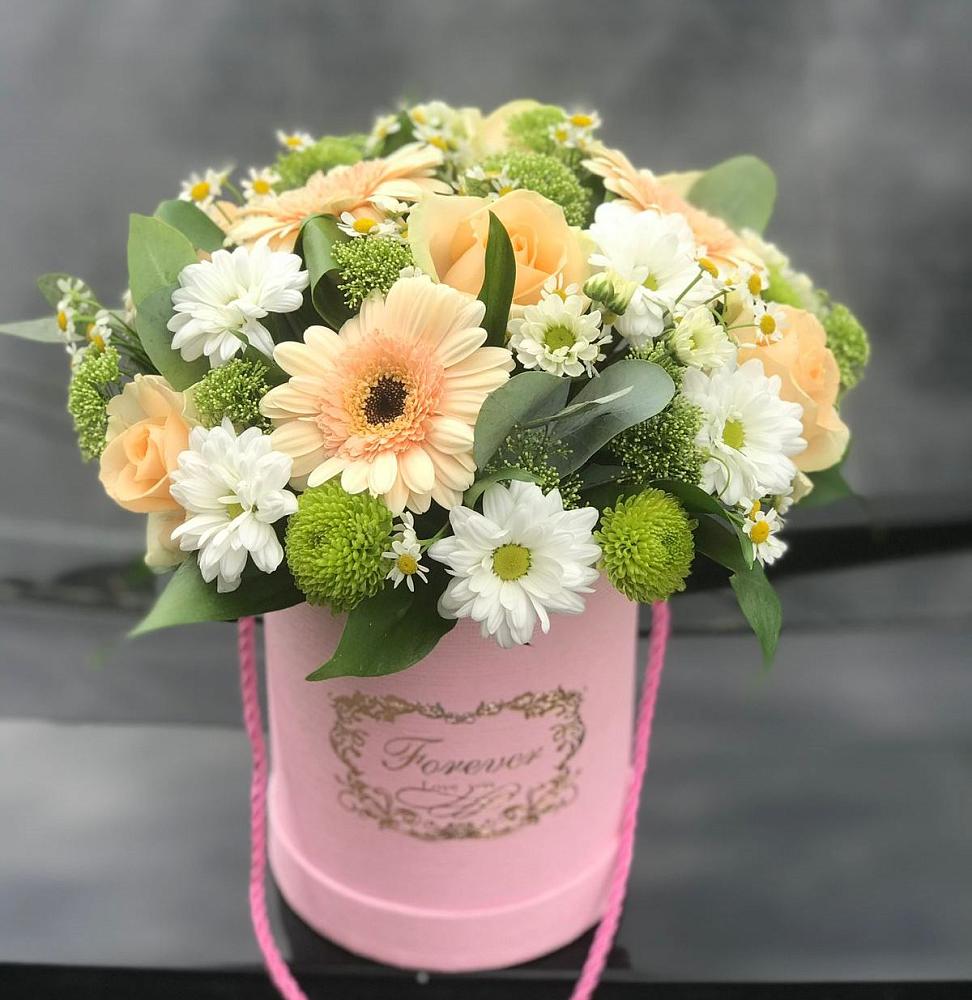 Цветочная композиция из Розы, Герберы и Хризантемы в шляпной коробке в Заозерном