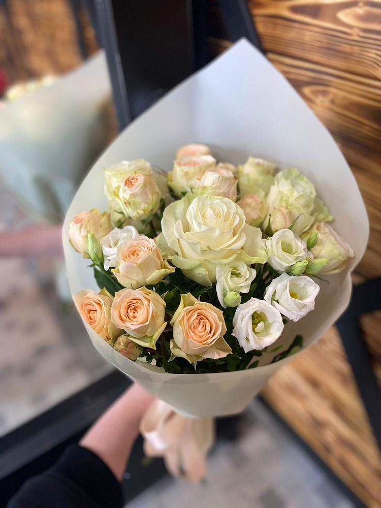 Букет цветов из: Розы и Лизиантусы в Заозерном